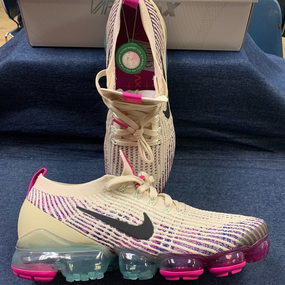 Nike Air VaporMax Flyknit3 Fossil Pistachio Frost - Picture 2 of 11